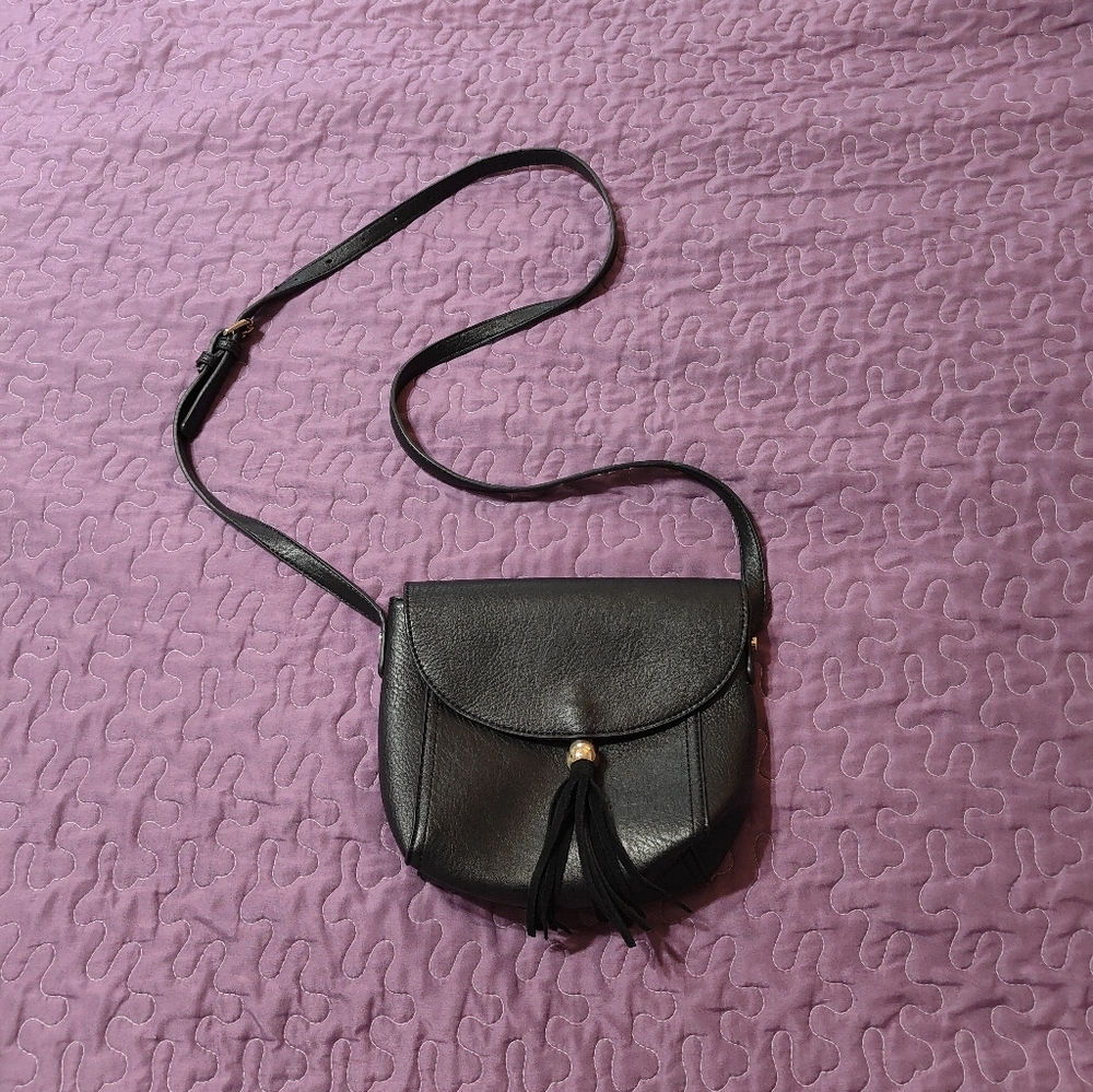 Antik Kraft Black Crossbody Bag With Tassel - Picture 2 of 6